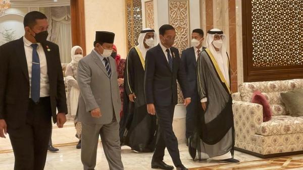 Menhan Prabowo Sambut Kedatangan Presiden Jokowi di Bandara Abu Dhabi UEA