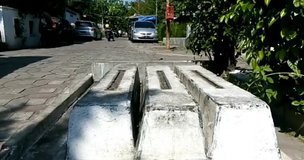 Misteri Tiga Makam di Tengah Jalan Perkampungan Lingkungan Keraton Solo