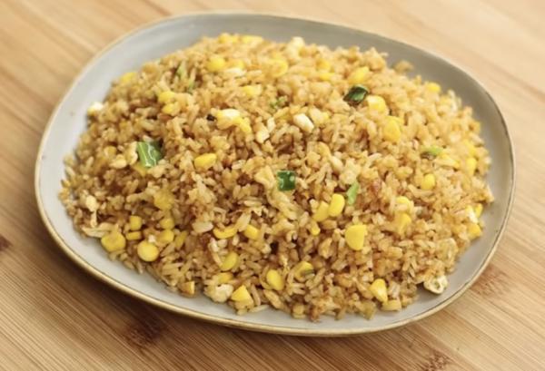 Lengkap dengan Toping Jagung, Berikut Nasi Goreng Telur Hasil Kreasi chef Devina Hermawan!