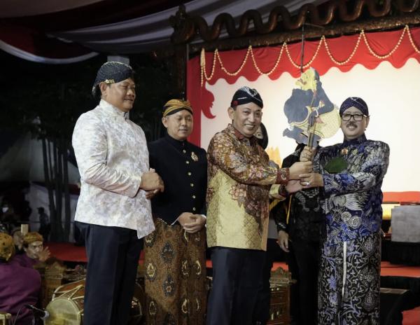 Pelestarian Budaya, Pagelaran Wayang Kulit Dekat dengan Masyarakat