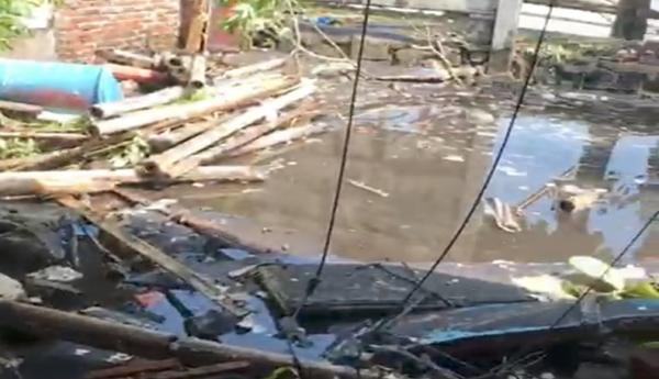 Rumah Warga Jebol Dihantam Gelombang Pasang Tinggi Pantai Palabuhan Ratu