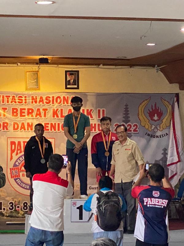 Atlet  Angkat Berat Kabupaten Bogor Sabet Empat Medali Invitasi Nasional Angkat Berat di Bali