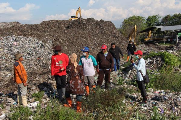 Kepala DLHPS: Dua Alat Berat Bekerja Maksimal Tangani Sampah yang Menggunung di TPA Kaliwlingi