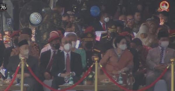 Hadir di Upacara Hari Bhayangkara ke-76, Megawati dan Prabowo Duduk Berdampingan