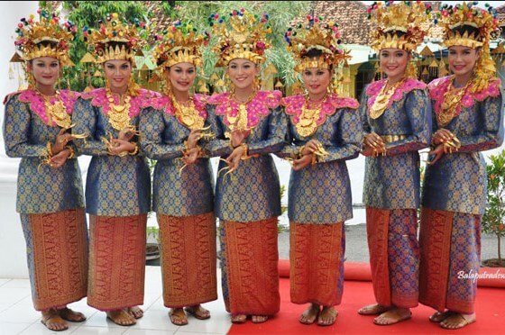 Baju Adat Bangka Belitung, Perpaduan Budaya Arab, Tionghoa dan Melayu