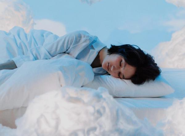 Ketika Orang Jepang Berencana Tidur Dengan Posisi Berdiri