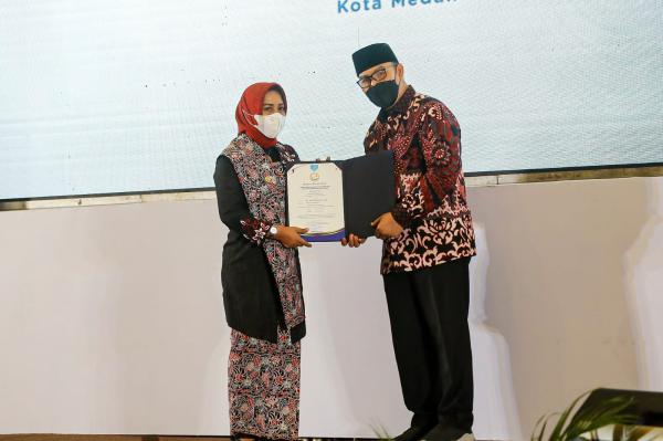 Wali Kota Mojokerto Raih Penghargaan Manggala Karya Kencana Dari BKKBN, Ini Penyebabnya