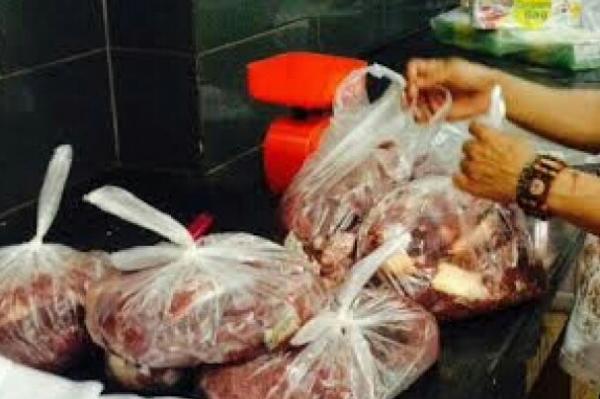 DLH Pemalang Himbau Bungkus Daging Jangan Pakai Kantong Plastik, Ini Dampaknya bagi Kesehatan