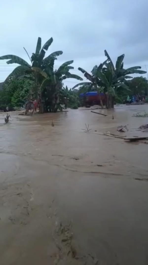 Banjir Walmas, Puluhan Rumah Tergenang, Trans Sulawesi Macet