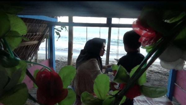 Menikmati Indahnya Pantai Cemara Indah Aceh Singkil di Sore Hari