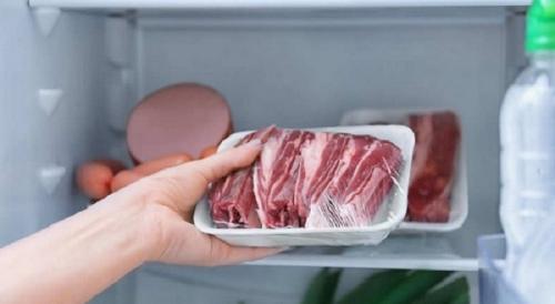 Jangan Cuci Daging Kurban Sebelum Disimpan di Kulkas, ini Alasannya