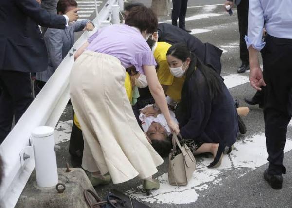 Mantan Perdana Menteri Jepang Ditembak Saat Kampanye