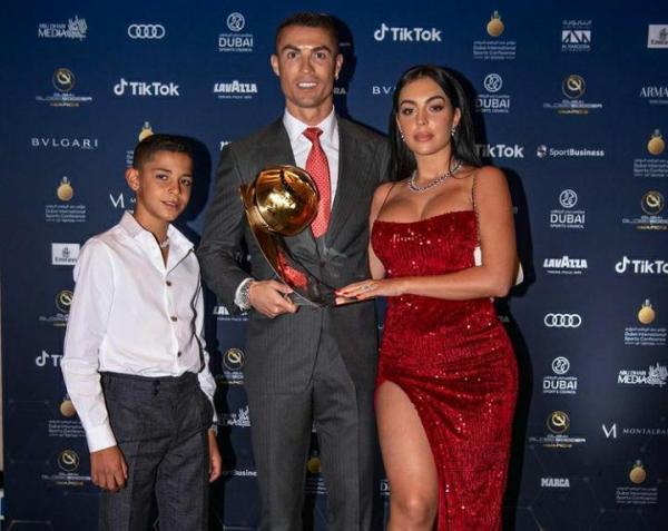 Untuk Bermain Piala Dunia di Qatar 2022,  Cristiano Ronaldo Harus Menikahi Georgina Rodriguez