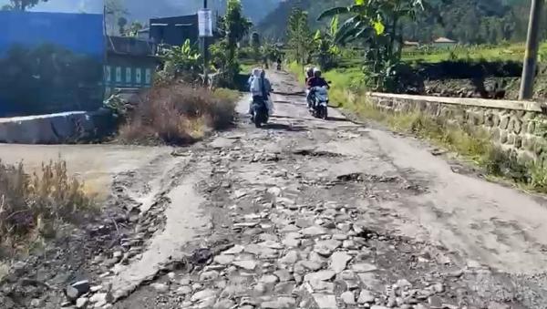 Jalan Rusak Tak Kunjung di Perbaiki, Warga Ancam Geruduk di Kantor Bupati Brebes