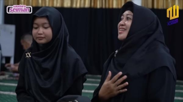 Dapat Hidayah Usai Mabuk, Ibu Ini Antar Putrinya Masuk Islam