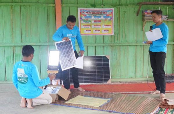 PT PIM Salurkan PLTS di Gampong Dusun Sarah Raja, Dulu Gelap Kini Terang Hemat Energi
