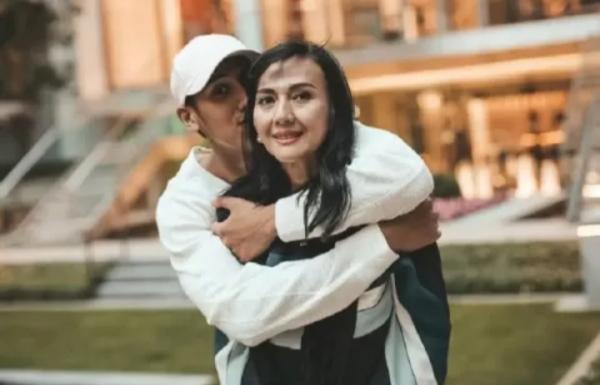 Mantan Istri Achmad Albar yang Dinikahi Bos KFC, Begini Profil Lengkapnya