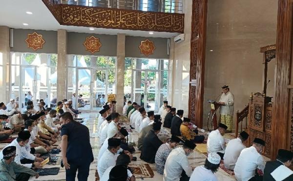 Airlangga Hartarto Ajak Umat Islam Teladani Ketakwaan Nabi Ibrahim Saat Salat Idul Adha,