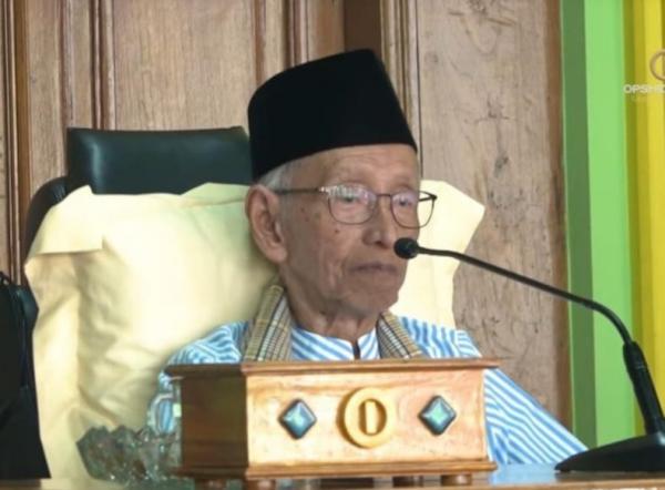 Kiai Mukhtar Mukti Balik ke Ponpes Shiddiqiyyah Usai Dampingi Mas Bechi di Polda Jatim