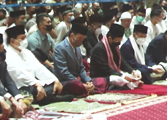 Berdampingan dengan Prabowo, Presiden Jokowi Laksanakan Sholat Idul Adha di Masjid Istiqlal