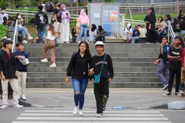 Intip Potret Adu Gaya Remaja Citayam, Bekasi Sampai Bojong Gede di Taman Stasiun Dukuh Atas