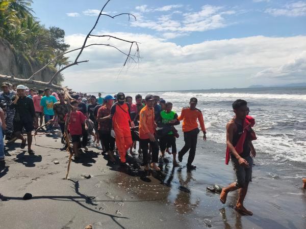 Pemuda yang Terseret Ombak di Pantai Bangsal Lombok Timur Ditemukan Tewas