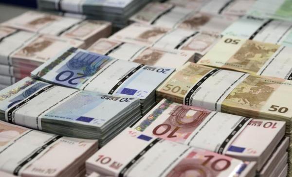Euro Anjlok 12 Persen, Kini Nilainya Hampir Sama Seperti Dollar AS