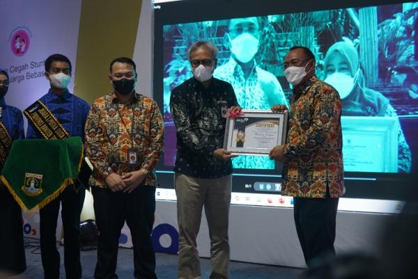 Helldy Agustian Terima Penghargaan Genre Terbaik se-Provinsi Banten