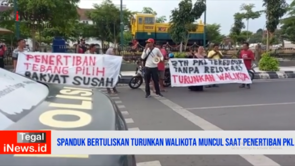 Video Spanduk Bertuliskan'Turunkan Walikota' Muncul saat Penertiban PKL Kota Tegal