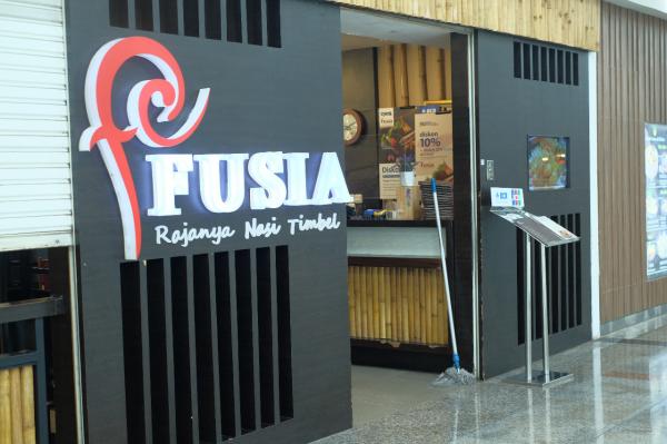 Fusia Resto, Rajanya Nasi Timbel Khas Sunda