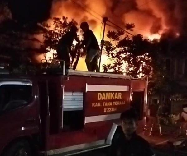 Kebakaran di Garonggong Makale, 3 Unit Armada Damkar Diterjunkan
