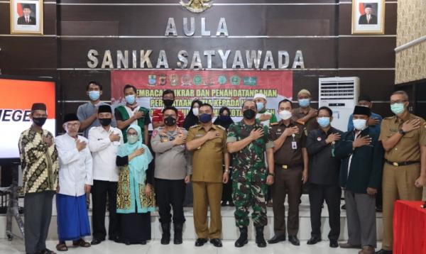 Belasan Anggota Khilafatul Muslimin Kota Cirebon, Kembali Ikrar Setia Kepada NKRI