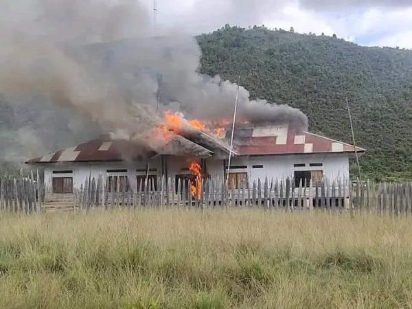Imbas Pemilihan Kepala Kampung, Kantor Distrik Yatamo di Kabupaten Paniai Ludes Dibakar Massa