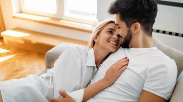 5 Posisi Berhubungan Suami Istri yang Dilarang dalam Islam: No 5 tanpa Penutup