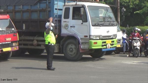 Kemacetan Pantura Deandless Manyar Gresik  Hingga 4 Kilometer