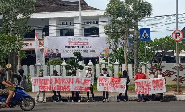 Tolak Pasal Kontroversi Dalam RKUHP, Mahasiswa Gruduk Gedung DPRD Kota Cirebon
