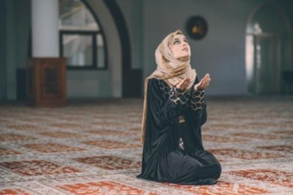 Awalnya Teliti Idul Adha, Wanita ini Jadi Masuk Islam