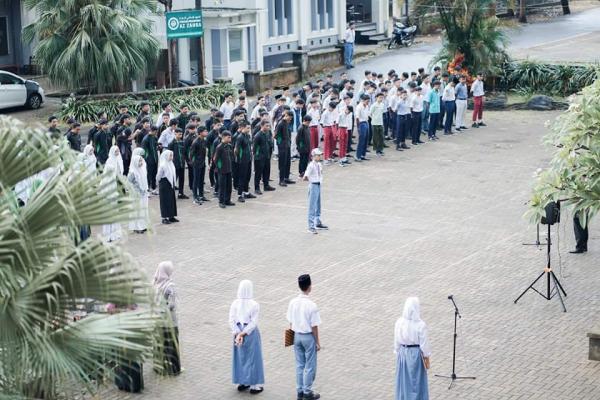Lewat MPLS, SMK Az Zahra Jepara Kenalkan Lingkungan Sekolah