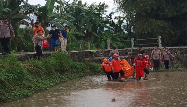 Kakek dan Cucu Tewas Terseret Arus Sungai Citamiang