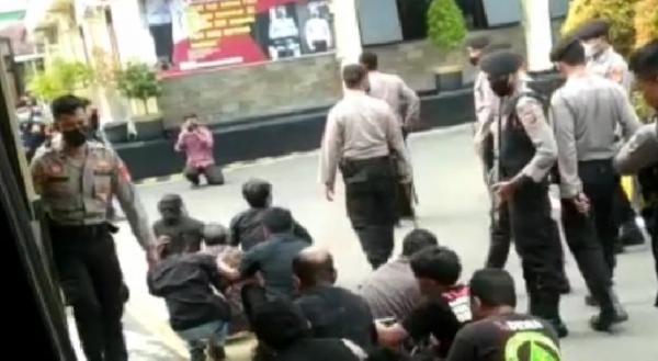 Bentrok Antar Ormas di Palimanan, Puluhan Anggota Ormas Diamankan Polisi