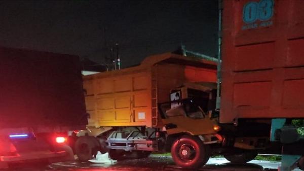 Kecelakaan di Semarang Sebabkan Arus Lalu Lintas Lumpuh, 1 Orang Tewas