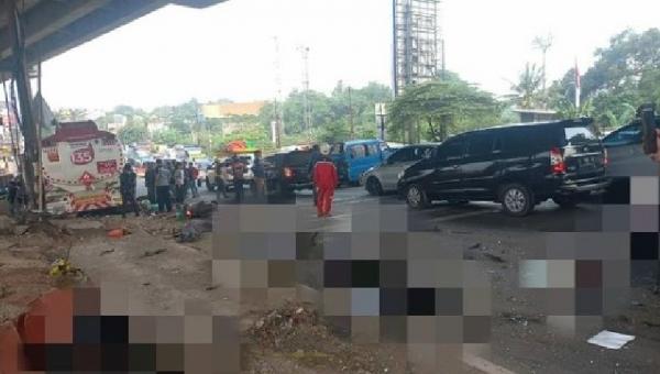 Truk Tangki BBM Seruduk Puluhan Kendaraan di Cibubur, 25 Pengendara Terluka 8 Tewas