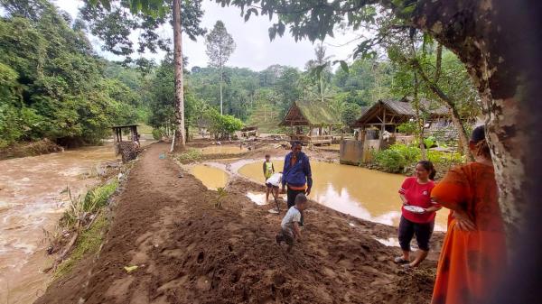 Kampung Naga Ditutup Sementara untuk Kunjungan Wisata Usai Diterjang Banjir Bandang