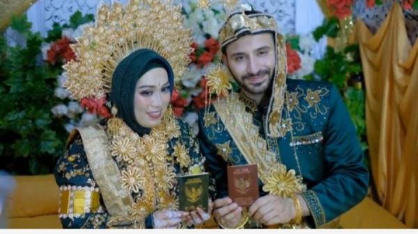 Gadis Cantik Berdarah Bugis Asal Muna Dinikahi Pengacara Turki