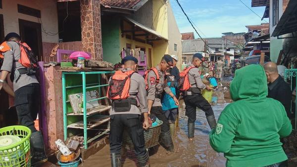 Selama 2 Pekan Kesatuan Brimob Akan Bantu Tanggap Banjir di Garut