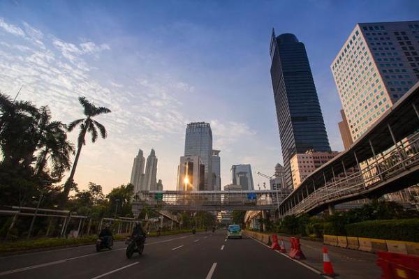 UMR Cukup Gak Sih Buat Hidup Layak di Jakarta? Begini Cara Hitungnya