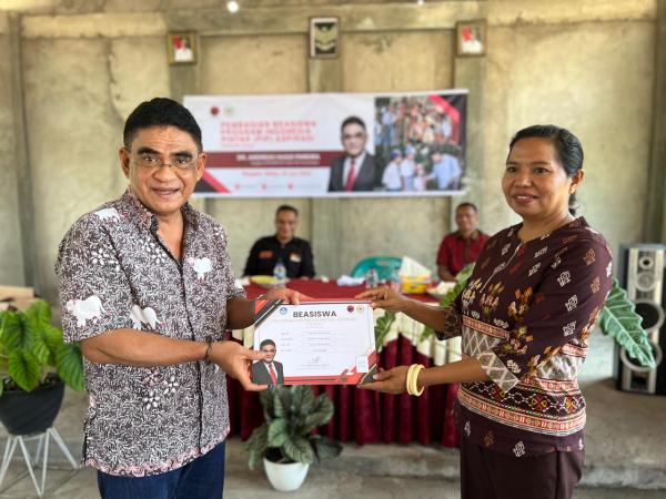 Puluhan Ribu Siswa di Flores, Alor dan Lembata Dapat Bantuan Beasiswa