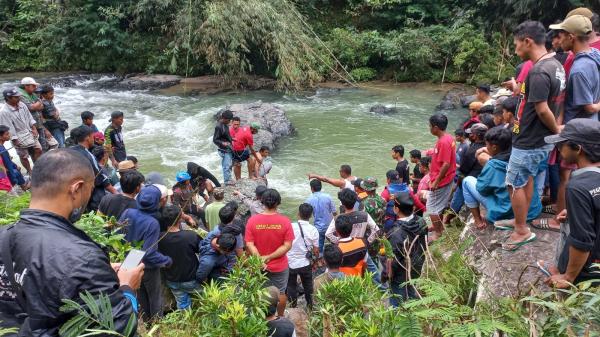 Cari Korban Tenggelam di Tana Toraja, Ratusan Warga dan TNI Polri serta Relawan Menyisir Sungai