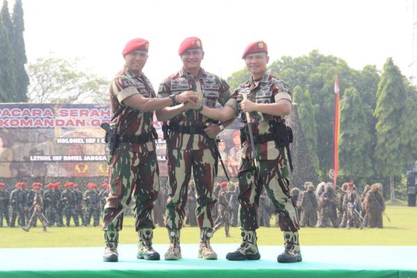 Danjen Kopassus Mayjen TNI Iwan Setiawan, S.E, M.M, memimpin  Sertijab Komandan Grup 1 Kopassus