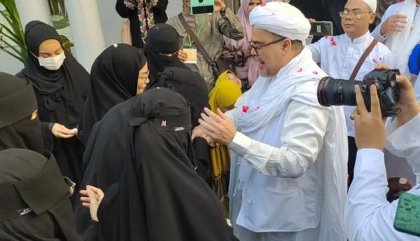 Habib Rizieq Shihab ke Petamburan Lalu Kumpul Keluarga di Megamendung Bogor